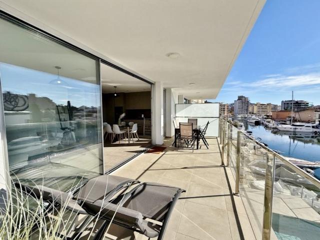 Piso de alto standing de 107 m2 en venta en Rosas, Cataluña