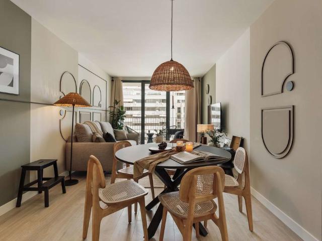 Piso de alto standing de 108 m2 en alquiler en Barcelona, España