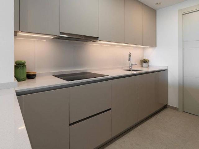 Piso de alto standing de 108 m2 en venta en Estepona, Andalucía