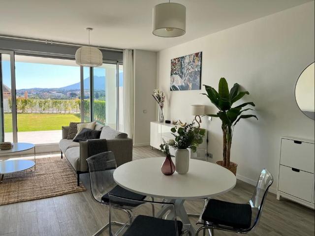 Piso de alto standing de 100 m2 en alquiler en Estepona, España