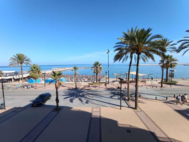 Piso de alto standing de 100 m2 en venta en Fuengirola, España