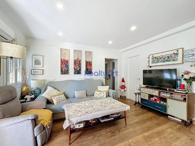 Piso de alto standing de 100 m2 en venta en Sevilla, España