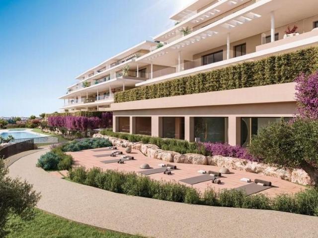 Piso de alto standing de 101 m2 en venta en Estepona, España
