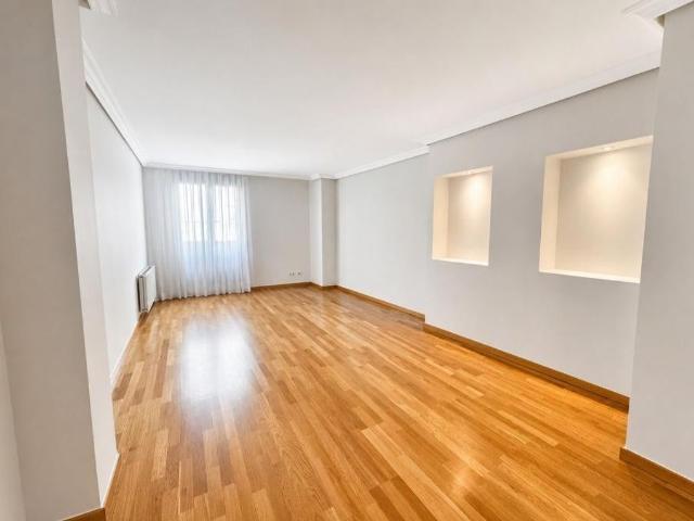 Piso de alto standing de 114 m2 en alquiler en Madrid, Comunidad de Madrid