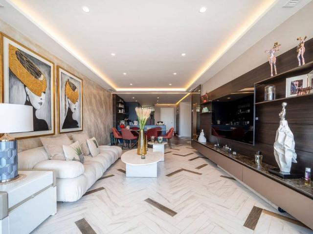 Piso de alto standing de 115 m2 en venta en Marbella, España