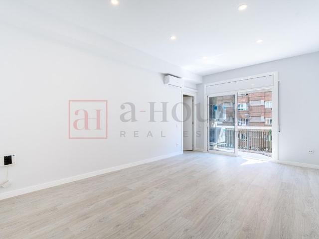 Piso de alto standing de 115 m2 en venta en Barcelona, Cataluña