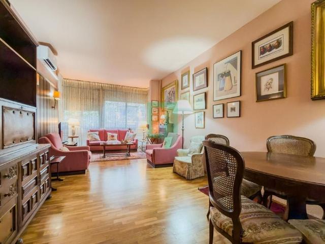 Piso de alto standing de 115 m2 en venta en Barcelona, España
