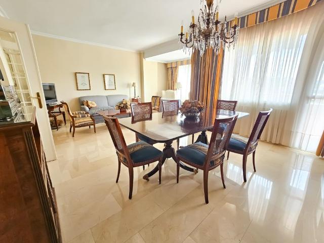 Piso de alto standing de 116 m2 en venta en Sevilla, España