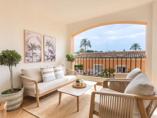 Piso de alto standing de 110 m2 en venta en Nueva Andalucia centro, Marbella, Málaga, Andalucía