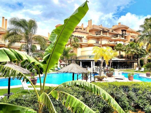 Piso de alto standing de 110 m2 en venta en Nueva Andalucia centro, Marbella, Málaga, Andalucía