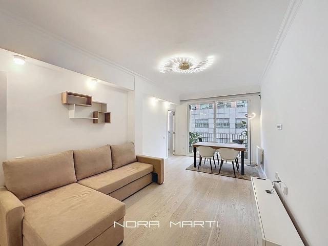 Piso de alto standing de 111 m2 en venta en Barcelona, España
