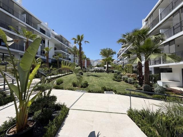 Piso de alto standing de 112 m2 en venta en Puerto de Estepona, Estepona, Málaga, Andalucía