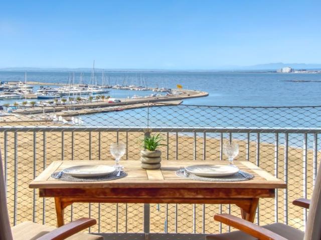 Piso de alto standing de 112 m2 en venta en Rosas, España