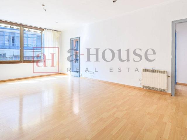 Piso de alto standing de 113 m2 en venta en Barcelona, España