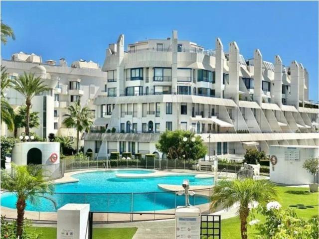 Piso de alto standing de 125 m2 en venta en La Carolina Guadalpin, Marbella, Málaga, Andalucía