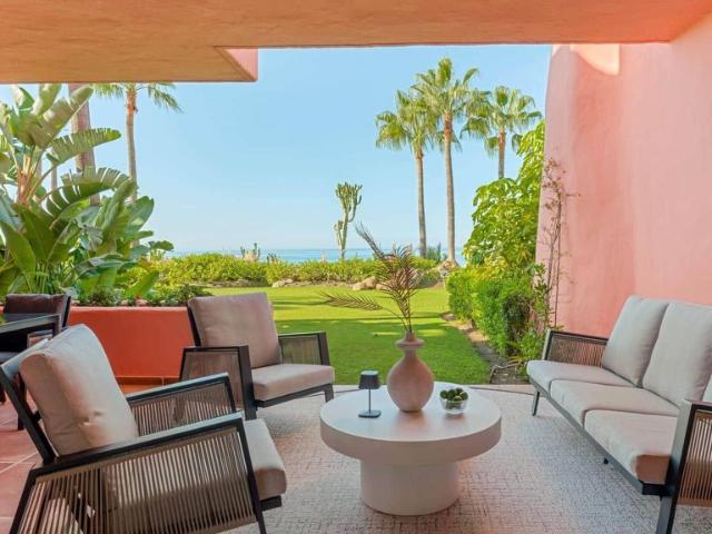 Piso de alto standing de 127 m2 en venta en Estepona, Andalucía