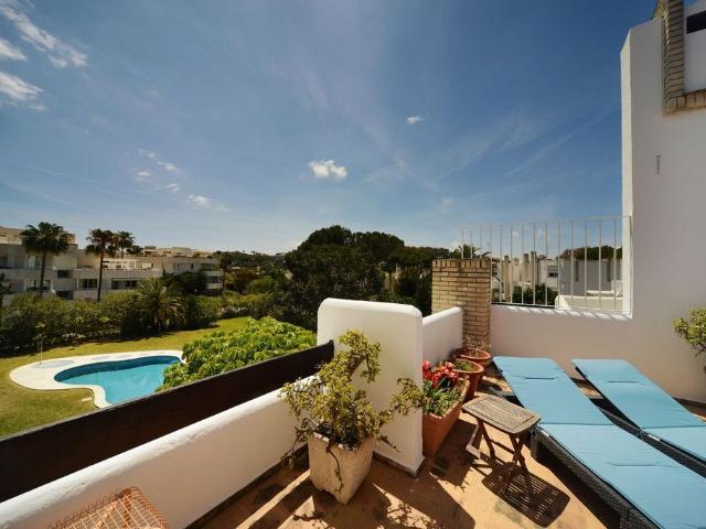 Piso de alto standing de 128 m2 en alquiler en Nueva Andalucia, España