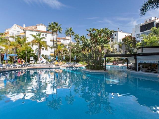 Piso de alto standing de 128 m2 en venta en Las Chapas Alicate Playa, Marbella, Andalucía