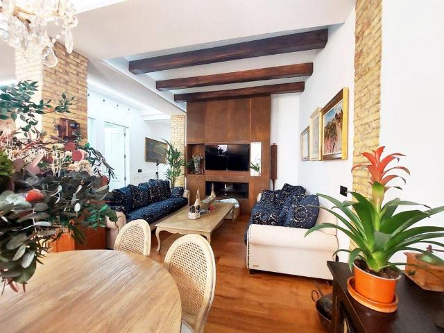 Piso de alto standing de 129 m2 en venta en Alicante, España