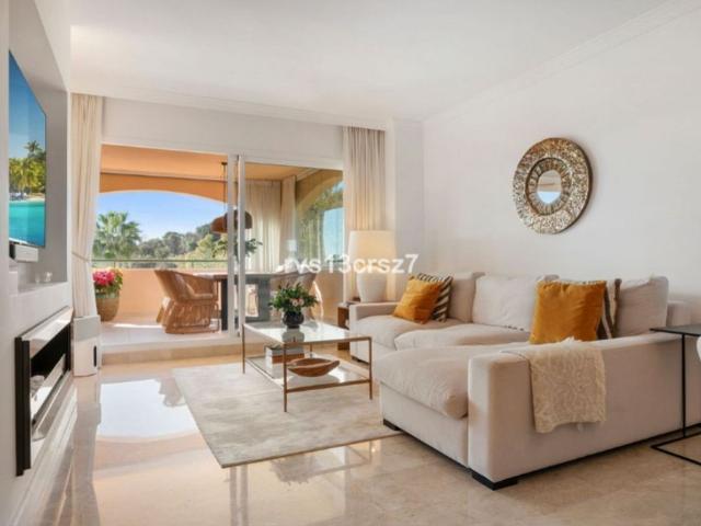 Piso de alto standing de 129 m2 en venta en Elviria, Marbella, Andalucía