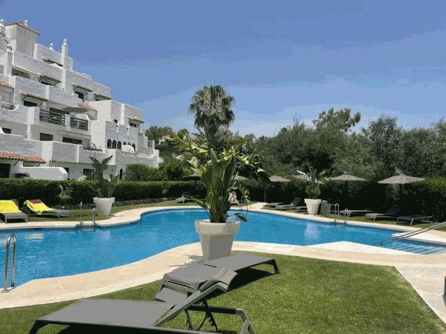Piso de alto standing de 120 m2 en venta en Estepona, Andalucía
