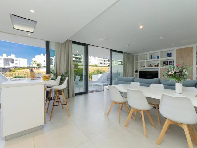Piso de alto standing de 121 m2 en venta en Fuengirola, Andalucía