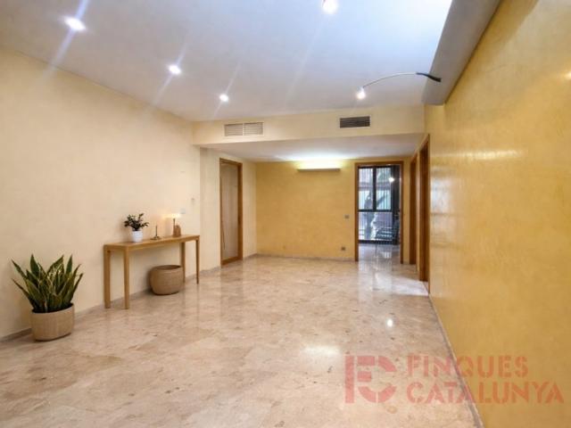Piso de alto standing de 122 m2 en venta en Girona, Cataluña