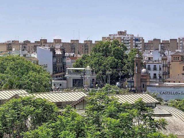 Piso de alto standing de 122 m2 en venta en Sevilla, España