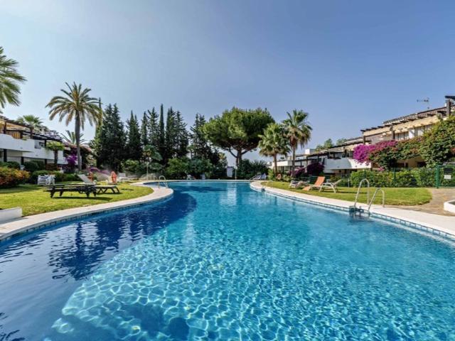 Piso de alto standing de 122 m2 en venta en Sierra Blanca, Marbella, Málaga, Andalucía