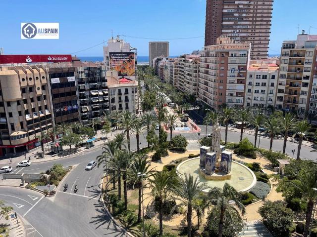 Piso de alto standing de 135 m2 en venta en Alicante, España