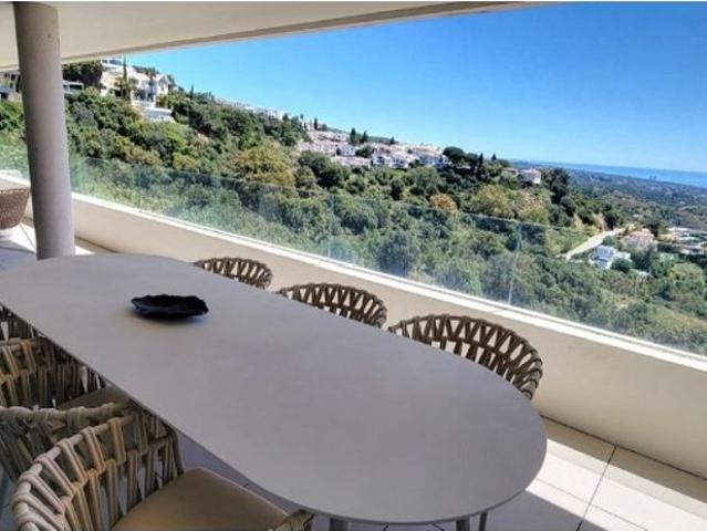 Piso de alto standing de 135 m2 en venta en Alto de los Monteros, Marbella, Andalucía