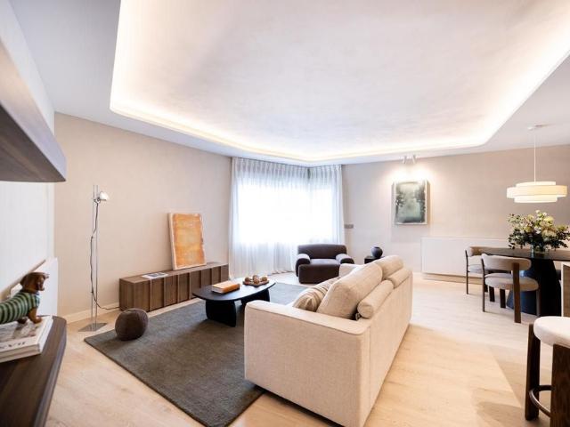 Piso de alto standing de 137 m2 en venta en Madrid, España