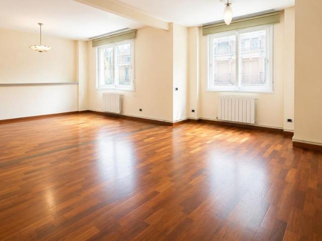 Piso de alto standing de 137 m2 en venta en Barcelona, Cataluña