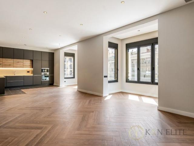 Piso de alto standing de 137 m2 en venta en Barcelona, Cataluña