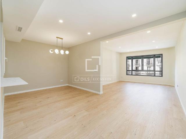 Piso de alto standing de 138 m2 en venta en Barcelona, España