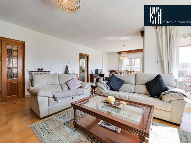 Piso de alto standing de 138 m2 en venta en Girona, España