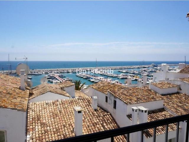 Piso de alto standing de 138 m2 en venta en Puerto Banus, Marbella, Málaga, Andalucía