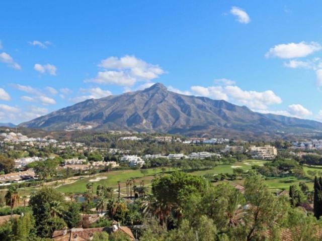 Piso de alto standing de 130 m2 en Las Chapas Alicate Playa, Marbella, Málaga, Andalucía