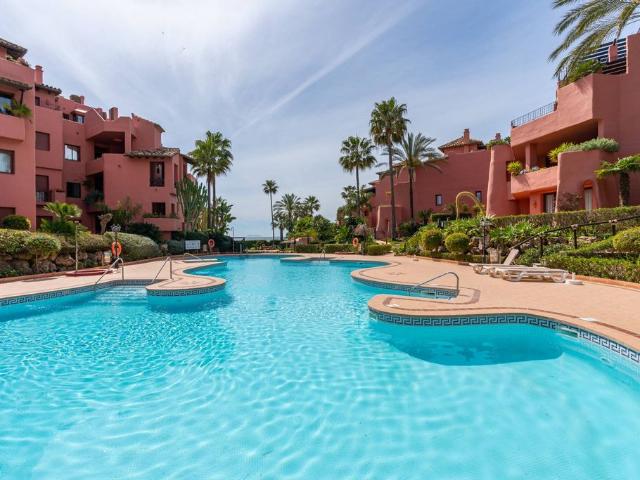 Piso de alto standing de 130 m2 en venta en Estepona, Andalucía