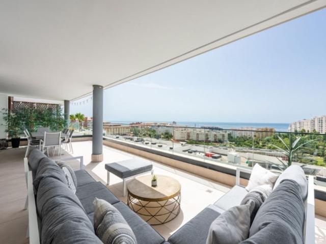 Piso de alto standing de 130 m2 en venta en Estepona, España
