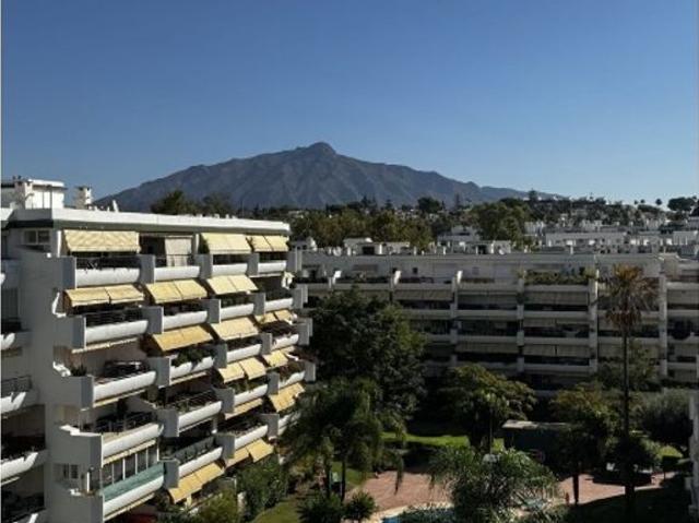 Piso de alto standing de 130 m2 en venta en Guadalmina Alta, Marbella, Málaga, Andalucía