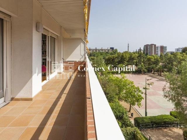 Piso de alto standing de 131 m2 en venta en Barcelona, Cataluña
