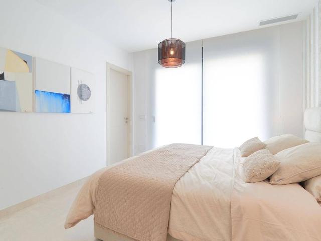 Piso de alto standing de 131 m2 en venta en Estepona, España