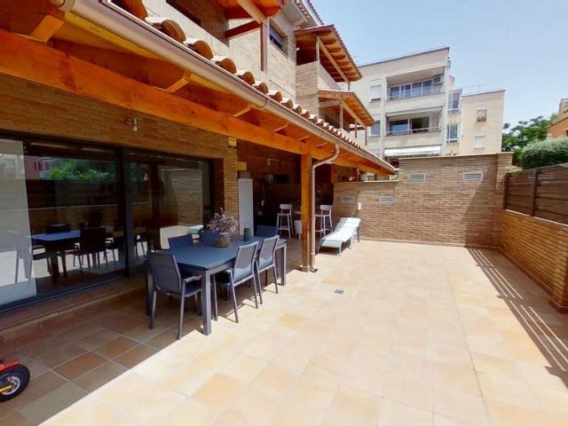 Piso de alto standing de 133 m2 en venta en Castelldefels, Cataluña