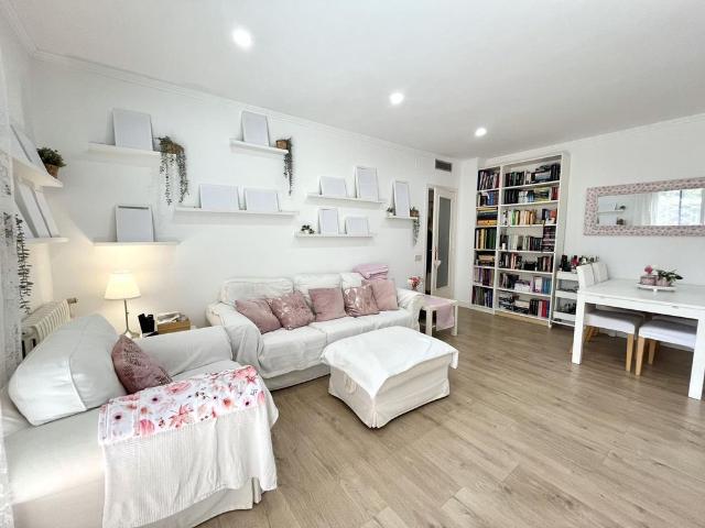 Piso de alto standing de 144 m2 en venta en Castelldefels, España
