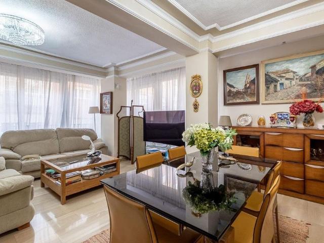 Piso de alto standing de 145 m2 en venta en Granada, Andalucía