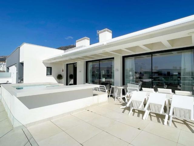Piso de alto standing de 148 m2 en venta en Fuengirola, España
