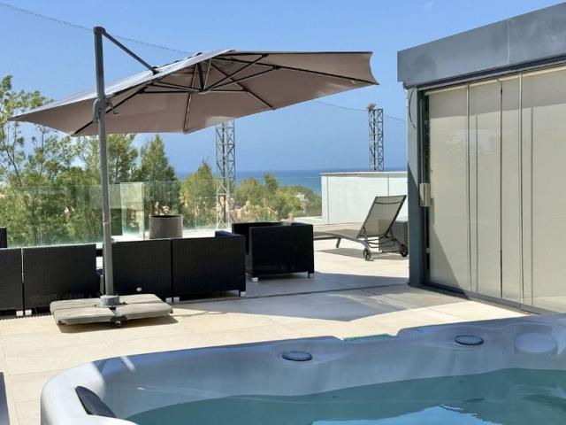 Piso de alto standing de 149 m2 en venta en Marbesa, Marbella, Málaga, Andalucía