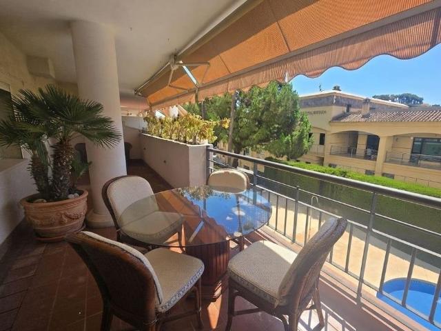 Piso de alto standing de 140 m2 en venta en Benalmádena, España