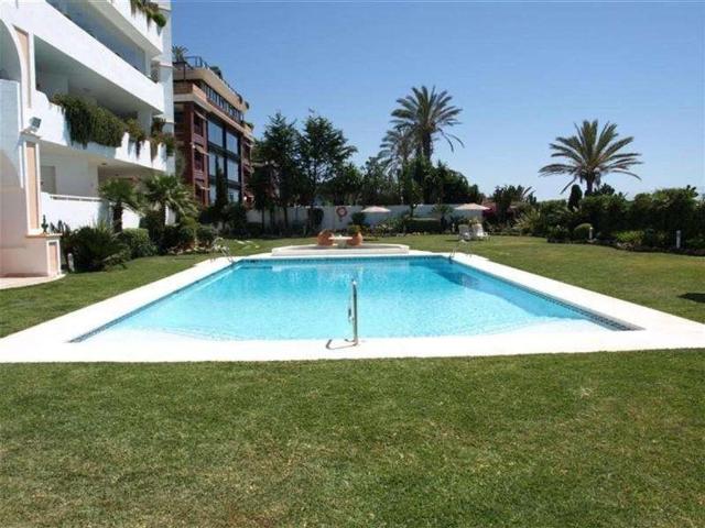 Piso de alto standing de 140 m2 en venta en Puerto Banús, Andalucía